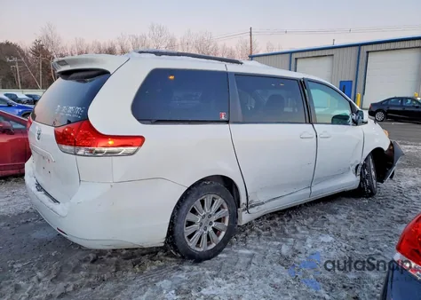 2011 Toyota Sienna Le z USA, uszkodzony, nr VIN 5TDJK3DC4BS028209